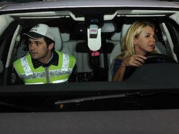 Ehliyete el koyan 4 trafik polisine soruşturma