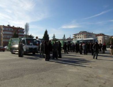 Yalova'da 8 Belediyeye Temizlik Aracı Hibe Edildi
