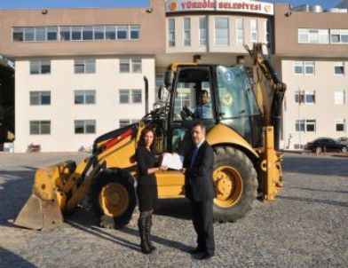 Adanalı Zübeyde Kepçe Operatörü Oldu