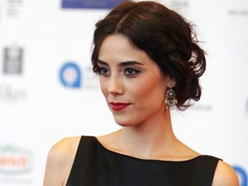 Cansu Dere Hasta Mı?