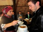 NURULLAH ERTAŞ - Öğrenciler Yöresel Yemek Yapıp Öğretmenlere Yedirdi