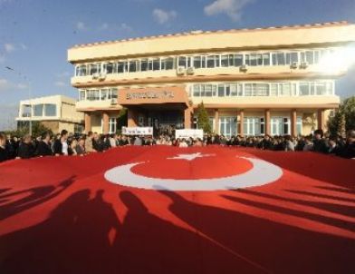 Öğretim Üyeleri ve Öğrenciler Rektör Laçiner'e Destek Verdi