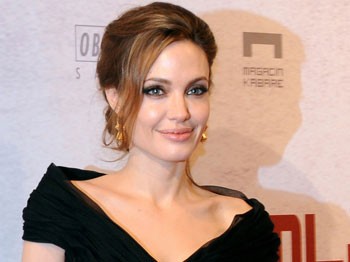 Ünlü yıldız Angelina Jolie hakkında şok iddia
