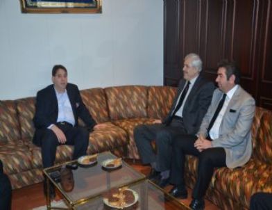 Başkan Tartan, Siyasette Uzlaşı ve Konsensusun Önemli Olduğunu Söyledi