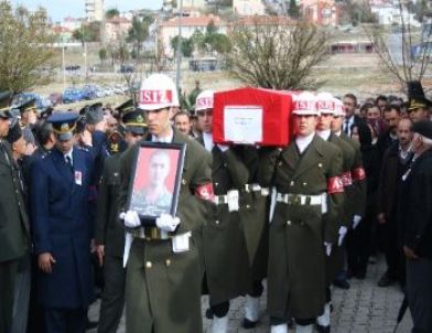 Yardıma Gittiği Sırada Şehit Düşen Onbaşı Son Yolculuğuna Uğurlandı