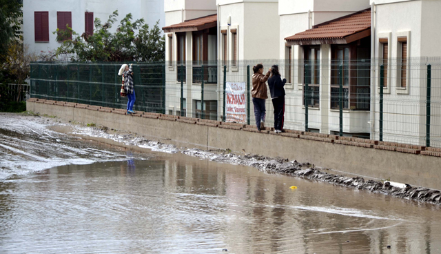 Bodrum'daki sağanak yağmur sele neden oldu