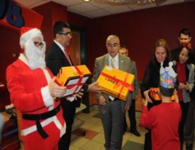 Başkan Baysan’dan Kimsesiz Çocuklara Yılbaşı Sürprizi