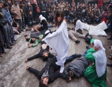 Bdp'liler Sokakta Ortasında Uludere Olayını Canlandırdı