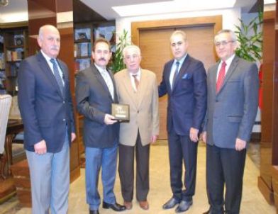 Vali Başköy’e “ünlülerle Çorum Türküleri” Albümü Hediye Edildi