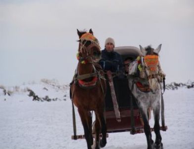 Çıldır Gölünde Mangallı Kızak Keyfi