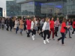 KOÇ VAKFı - (özel Haber) 100 Öğrenci Şehir Meydanında Aynı Anda Oynamaya Başladı