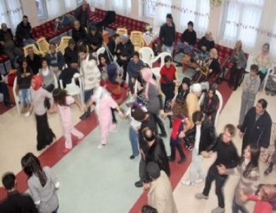 Turizmciler, Huzurevi Sakinlerini Unutmadılar