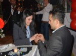 AKKONAK - Denizli’de Bir Genç, Kız Arkadaşına Yılın Son Günü Romantik Bir Evlenme Teklifi Etti
