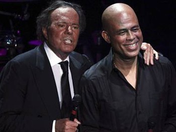 Iglesias'tan Haiti Devlet Başkanı ile düet