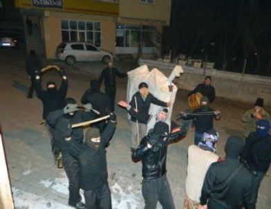 Posof’ta Deve Oynatmalı Yılbaşı Eğlencesi