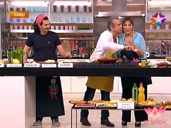 Ünlü oyuncu canlı yayında yemek yaptı, sunucuya evlenme teklif etti