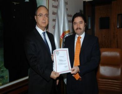 Dış Hatlar Genel Müdürü Güvenç’e Teşekkür Belgesi