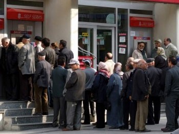 Emeklinin maaşı evinde ödenecek