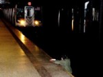 NEW YORK POST - Metro raylarına itildi, feci şekilde can verdi