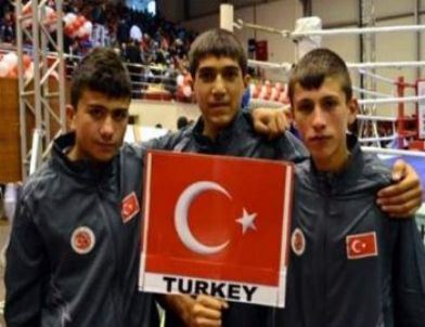 Muaythai Sporcuları Madalya İle Adıyaman’a Döndü