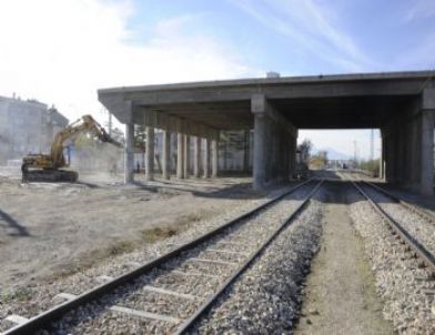 35 Yıldır Yapılmayan Köprü Sonunda Yıkıldı