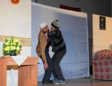 'Kaybolan Hayatlar' Ceyhan'da Sahnelendi