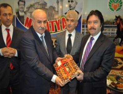 Vali Şahin’e Malatya Kayısısı