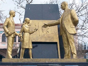 Kadıköy'deki Atatürk anıtı kaldırılıyor