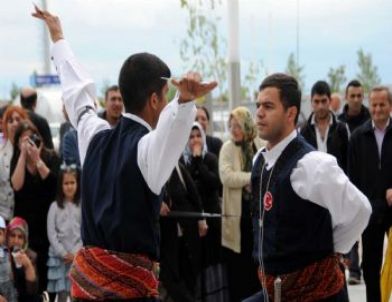 Mamak Belediyesi'nden 300 Kişilik Dev Folklor Kadrosu