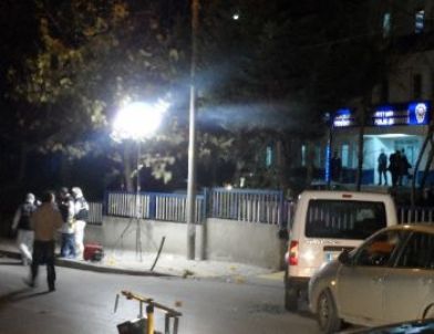 Polis Merkezine Saldırı: 2 Polis Yaralı