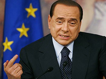 Berlusconi siyasete dönüyor