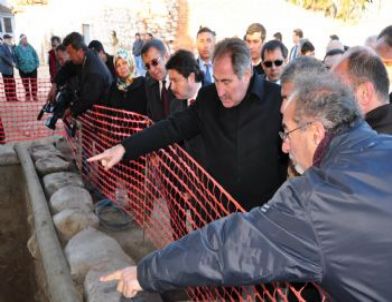 Bakan Günay Kral Mezarını Beşinci Kez Gezdi