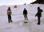 Buz Tutan Gölette Balık Avı