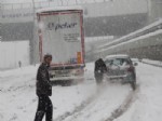 Halkalı Gümrük Yolu Ulaşıma Kapandı