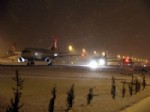 Havalimanında Karla Mücadele Gece Boyunca Nefes Kesti