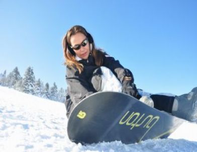 Hülya Avşar 2 Yıl Sonra Snowboardu İle Pistlere Döndü