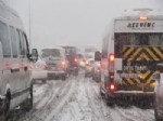 Kar yağışı trafiği felç etti