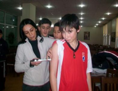 Minik Hokeyciler Sağlık Taramasından Geçti