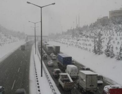 TEM'de Kar ve Kaza Yoğunluğu