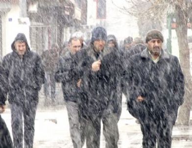 Van'da Kar Yağışı