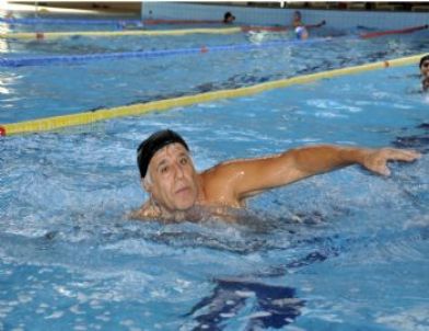 Yenimahalle'de Yaşlılara Havuz Keyfi