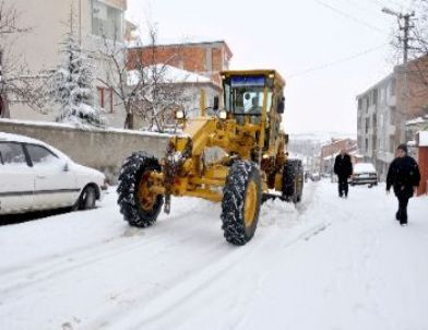 Gölbaşı'nda Karla Mücadele Aralıksız Sürüyor