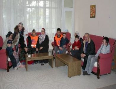 Kimse Yok Mu Gönüllüleri Trabzon'daki Depremzedeleri Unutmadı