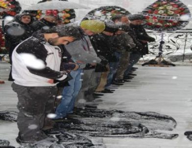 Rizeli Şehit Jandarma Onbaşı, Kar Altında Son Yolculuğuna Uğurlandı