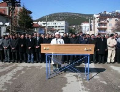 Bucak Müftüsü, Annesini Son Yolculuğuna Uğurladı