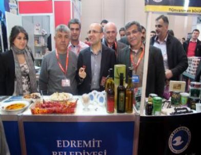 Bakan Şimşek Edremit Standından Ayrılamadı