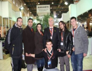 Fuarda Burhaniye Standına Chp’li Gençler De Destek Oldu
