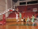 Türkiye 3. Basketbol Ligi F Grubu Kuşadası Gençlikspor Bornova Belediyespor’u 77-68 yendi