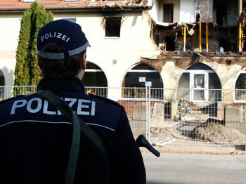 'Alman Polisine Elindeki Neonazi Bilgilerini Silme Talimatı Verildi'