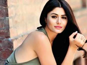 Deniz Çakır ile İbrahim Çelikkol’un gizlice evlendiği öne sürüldü.